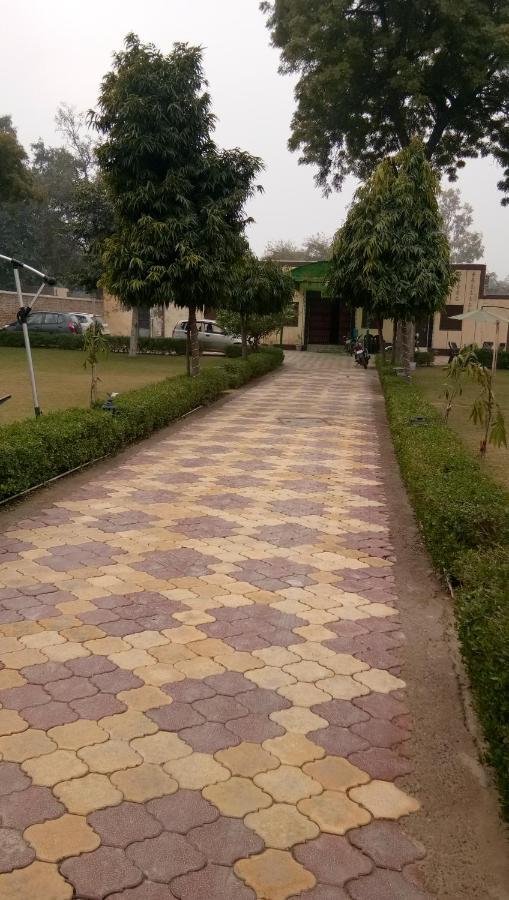 Willa Radha Krishna Dham Vrindāvan Zewnętrze zdjęcie